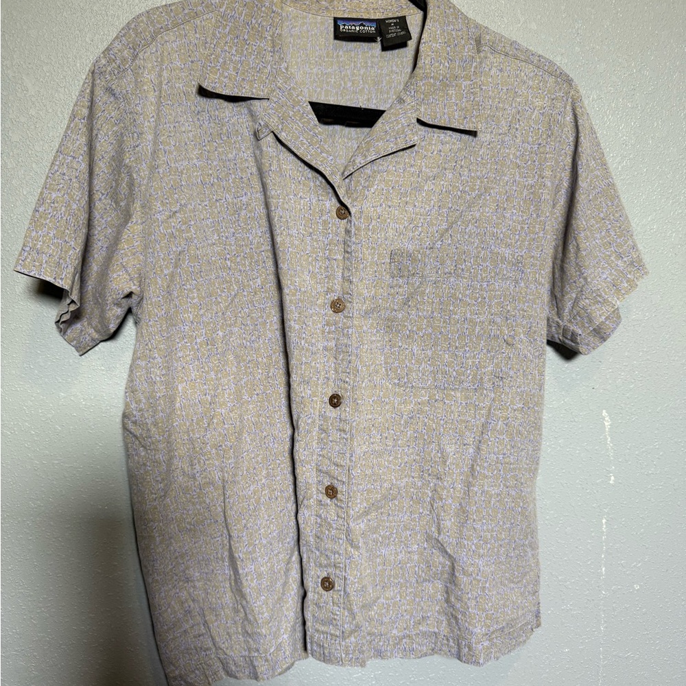 Patagonia Light‎ Gray Button Down Shirt